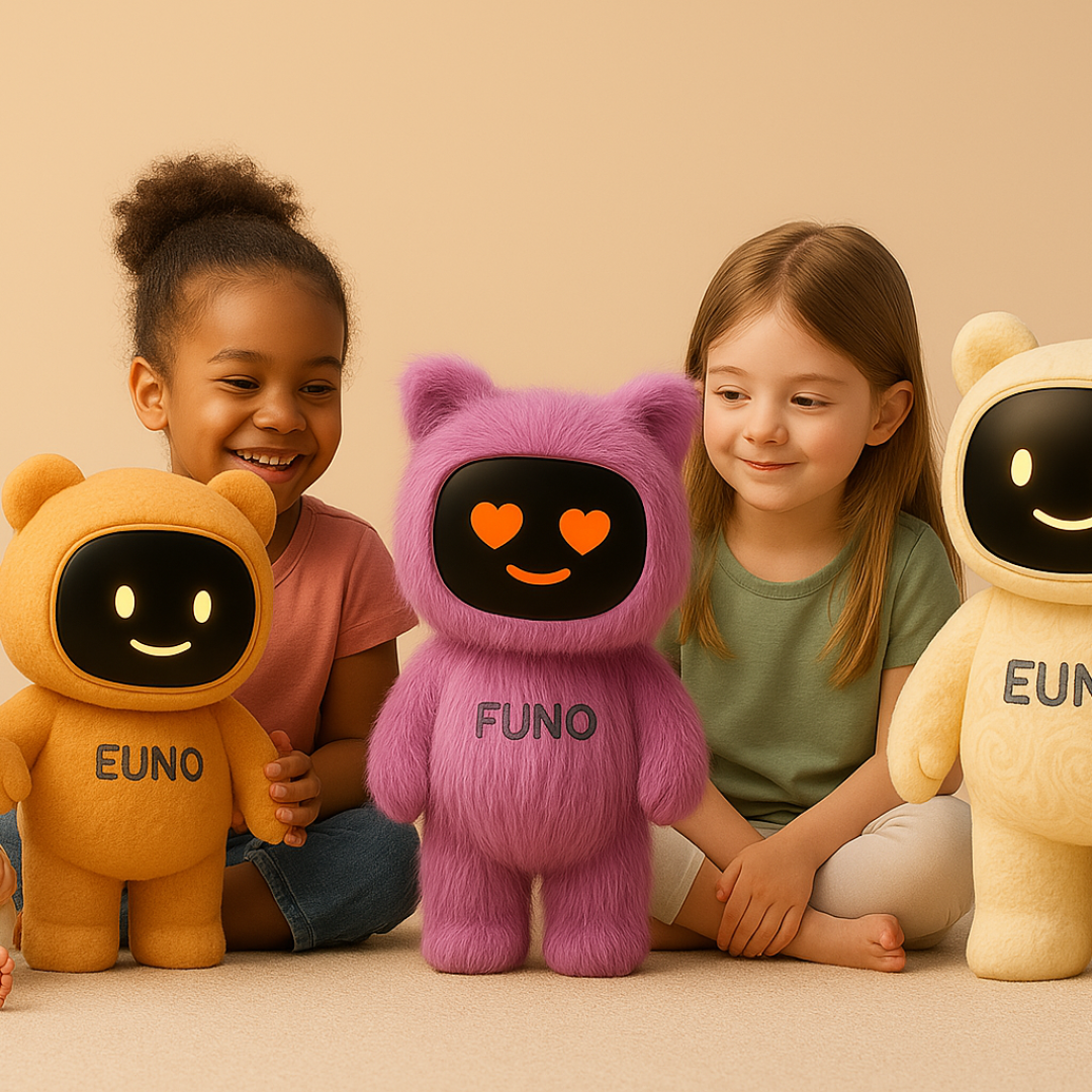 Enfants assis sur le sol jouent avec les robots compagnons intelligent EUNO : un ours orange souriant, un violet aux yeux en cœur, et un crème clignant de l’œil. Une scène joyeuse illustrant le lien entre technologie et enfance